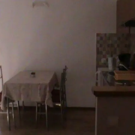 Tony Apartman Peroj